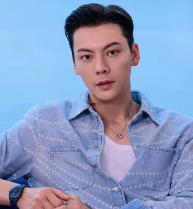 有这导演谁会不喜欢呢？本以为《许我耀眼》已经不火了，没想到，导演又搞了一波大的，