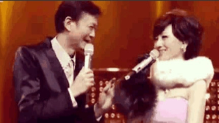 当年，《上海滩》筹拍，导演让郑少秋演许文强，郑少秋直接拒绝“我演不了，受伤了”。