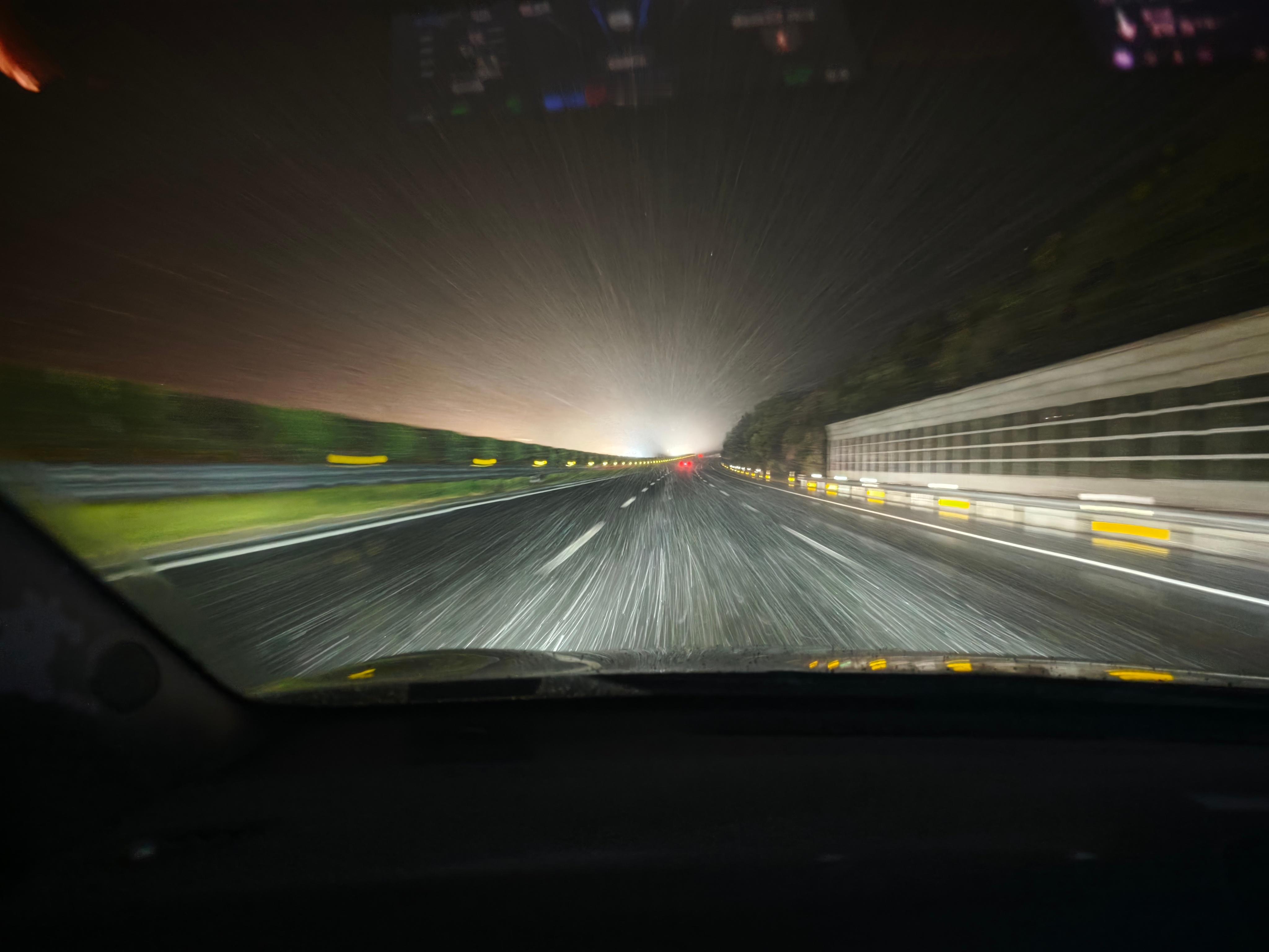 天降暴雪，直接给我车头冻住了