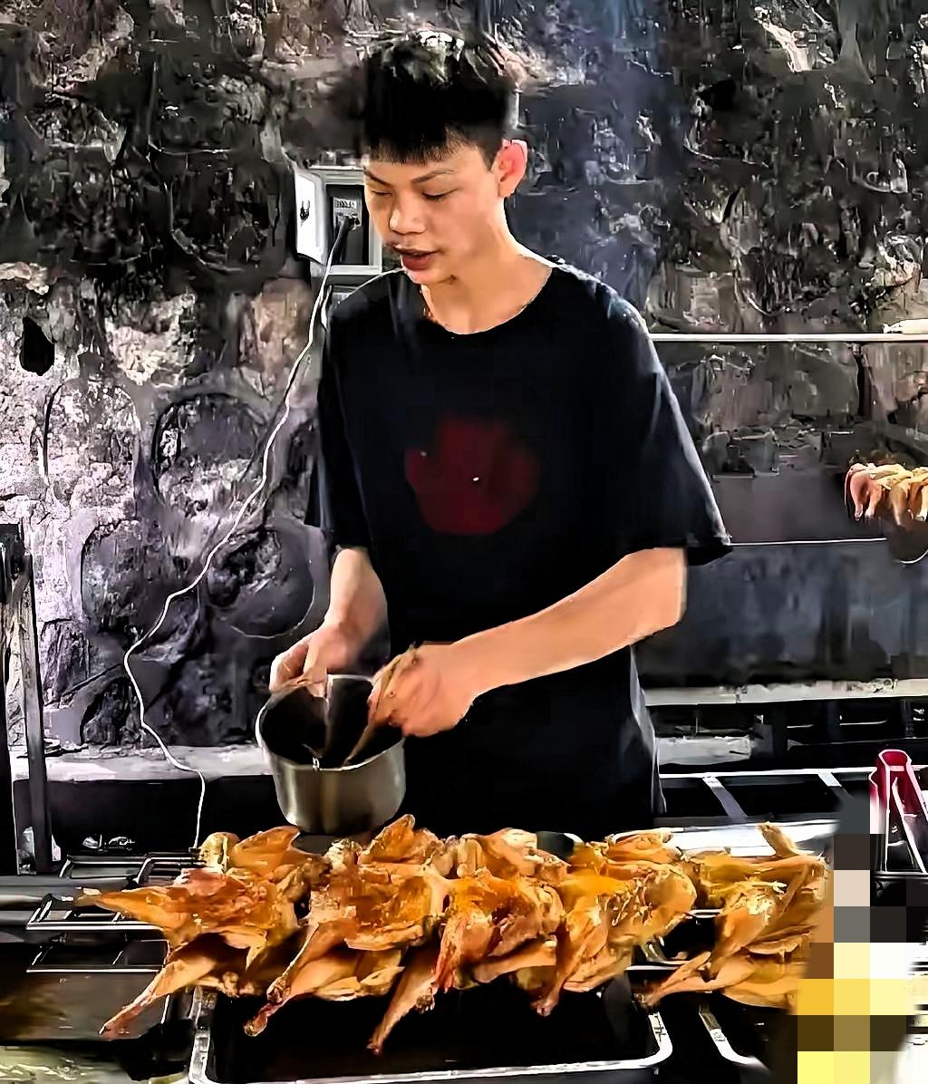 16岁少年的烤鸡摊，被一个“肉宝王”举报整得快凉透！明明是合规25年的复合