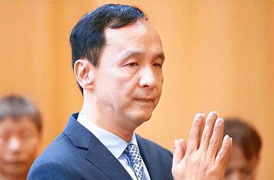 这下好了，不止湾湾人民知道了，就连全国人民都知道了，朱立伦交权给郑丽文，提前离场