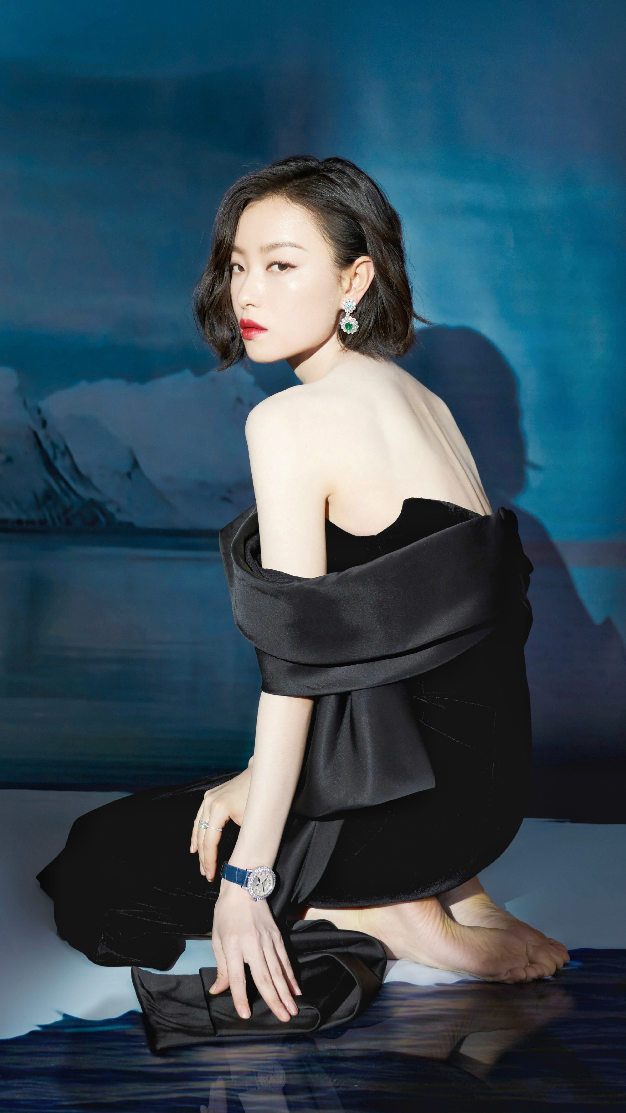 倪妮GQ盛典，红唇黑裙美背，身材好绝。倪妮