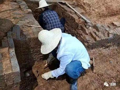 湖北黄陂鱼塘下竟藏着1400年前古墓！挖出50多件珍贵文物！这是一个令人震惊的