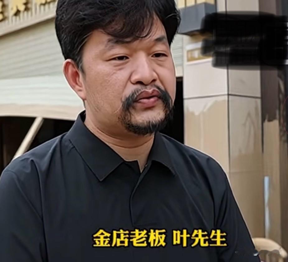 天降横财⁉️陕西洪水冲走金店20公斤价值千万金银首饰，市民掀起“淘金热”