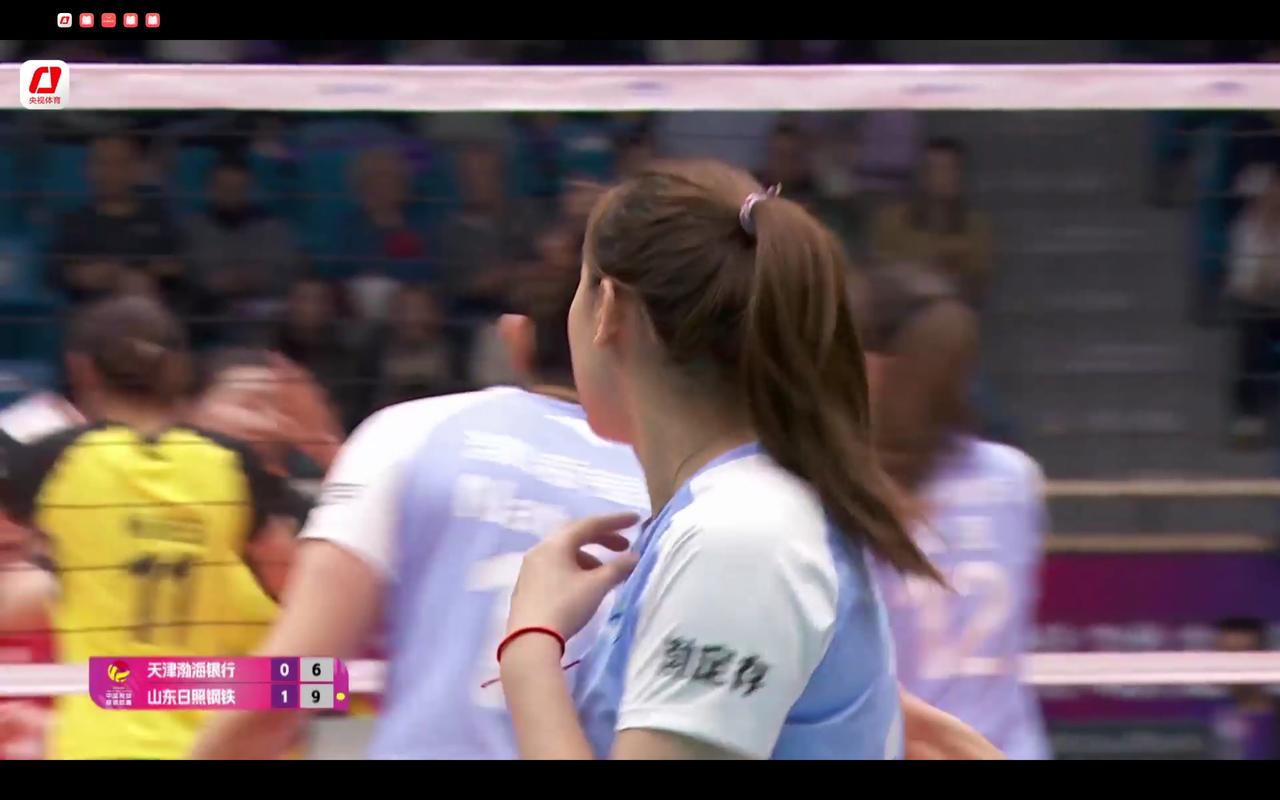 关键词是拦和砸。为什么天津女排面对山东队，却只有招架之功而无还手之力呢？山