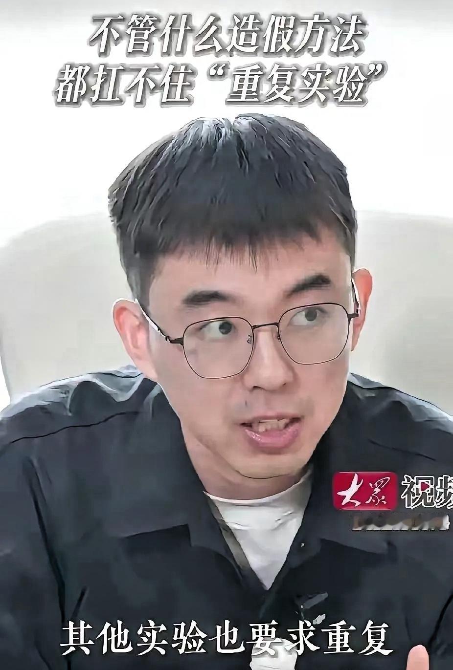 耿同学简直是把“兵不厌诈”给玩明白了，之前大半年，他闷头在网上扒各高校论文，咱们