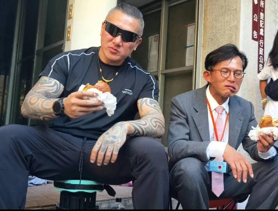 将计就计！“馆长”要借赖清德，提升“含金量”，谁能笑到最后？网红馆长一不留神，