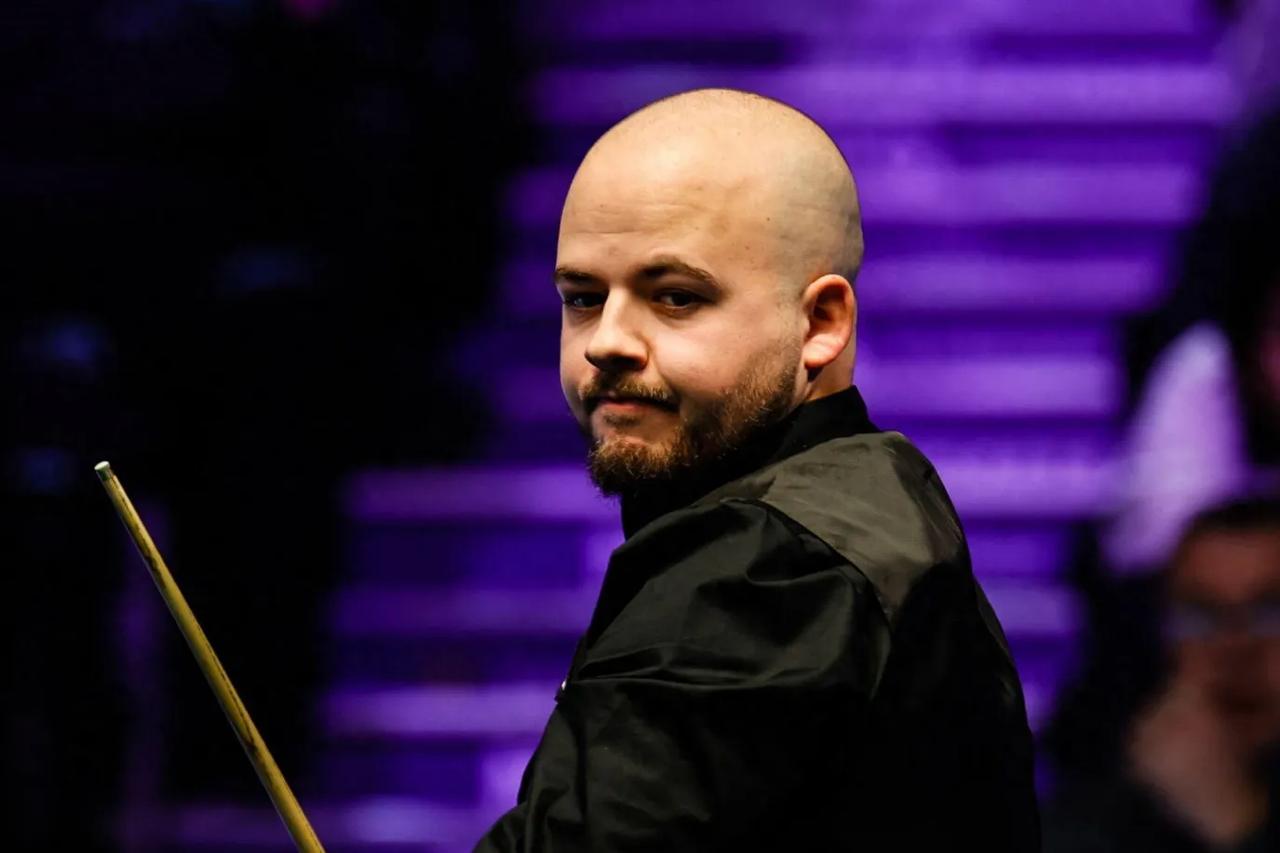 刚刚结束了一场斯诺克世锦赛资格赛第三轮，世界排名第51位的中国球员常冰玉，鏖战到