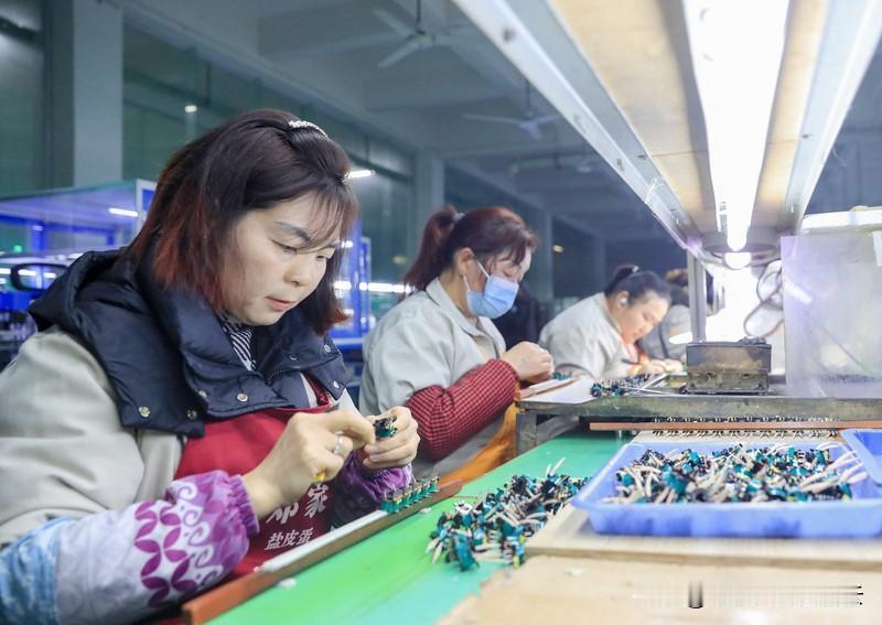 遇到不少的打工人，他们都倾向于打零工，而不是找一个可以长期干下去的工作。就比