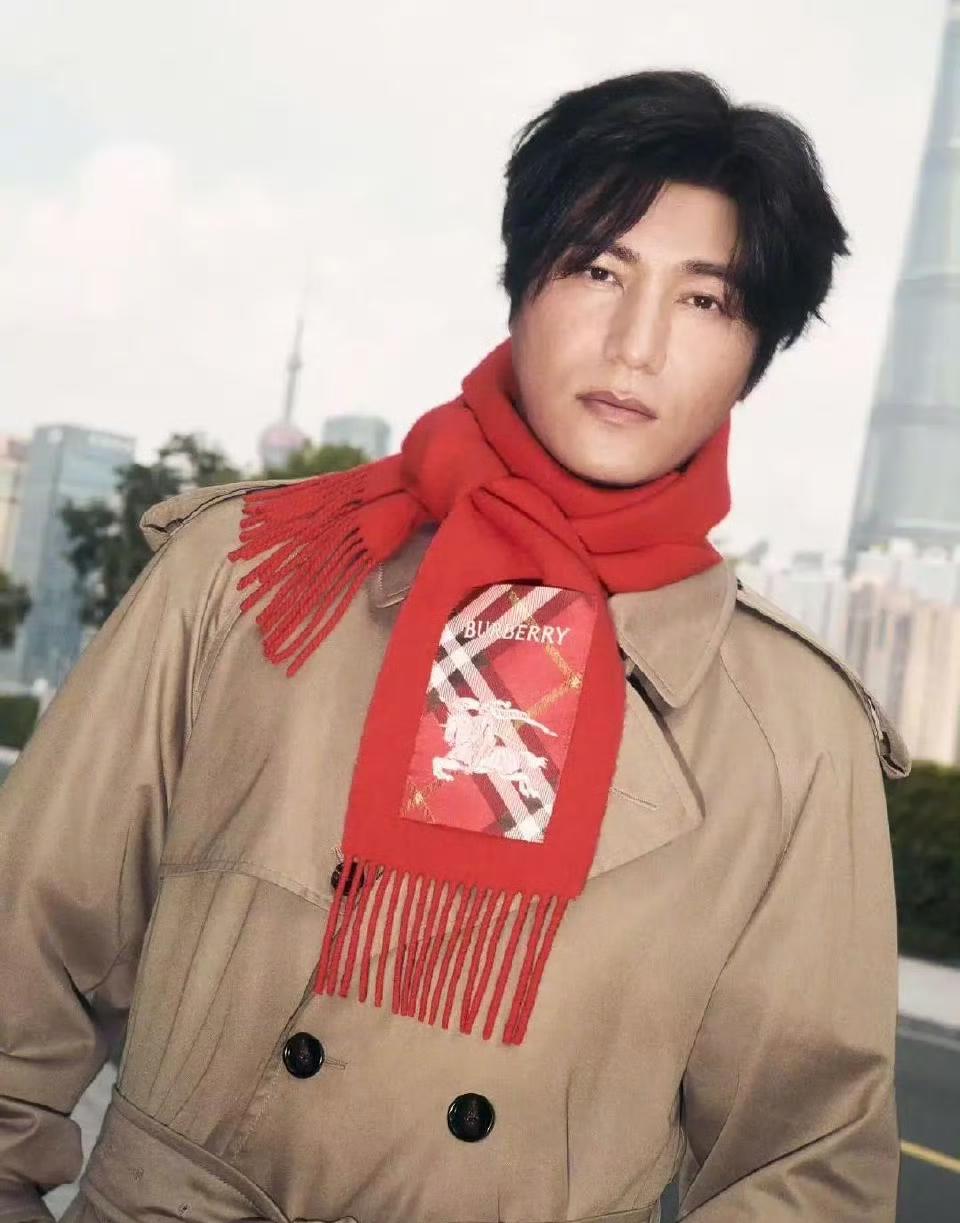 难以置信，这竟然是陈坤，他咋长这样了😲😲是不是做医美失败了。。。。