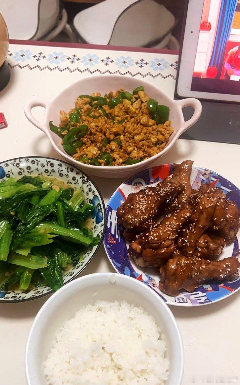 自己在家做饭反而比点外卖还贵心血来潮想做顿丰盛的，各种食材一通买，一顿吃不完，后