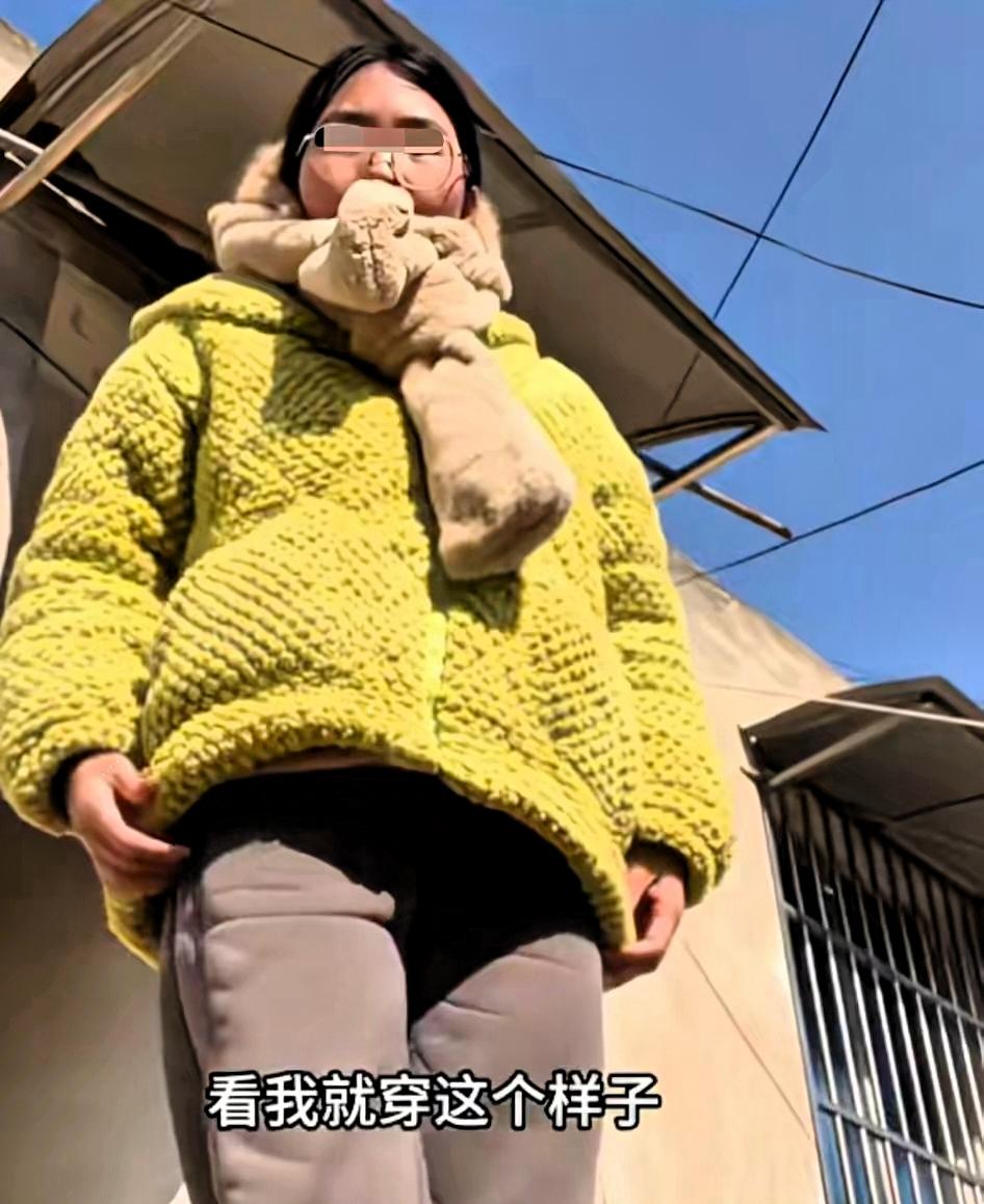 一姑娘拍视频吐槽说：现在有的男人是真饿了，饥不择食。她一个农村土妞，要长相没长相