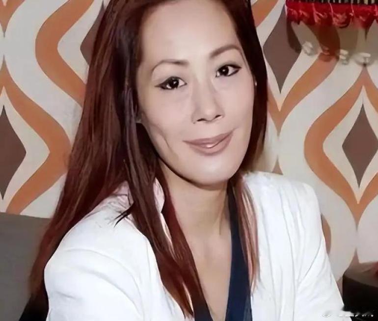 关淑怡病情已转稳定关淑怡早前被爆因急病被送入ICU抢救，关淑怡入院至今的病情和