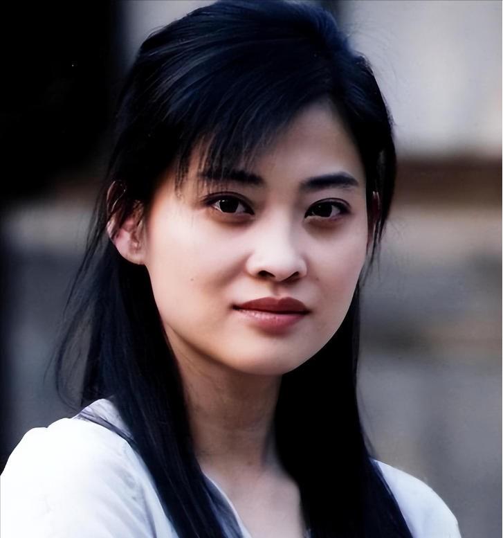 当年，梅婷生孩子时羊水栓塞，生命垂危，医生问家属：“救大人还是救孩子？”关键时刻