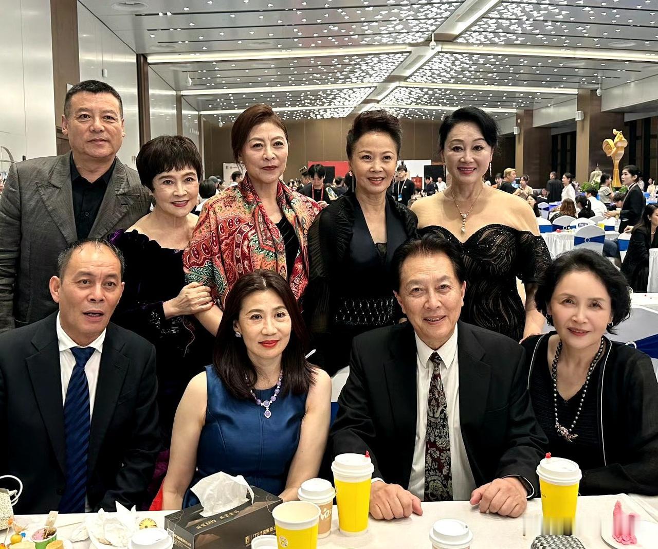 这些都是八十年代的影视明星，能全认出的，非60岁以上的资深影迷不可。