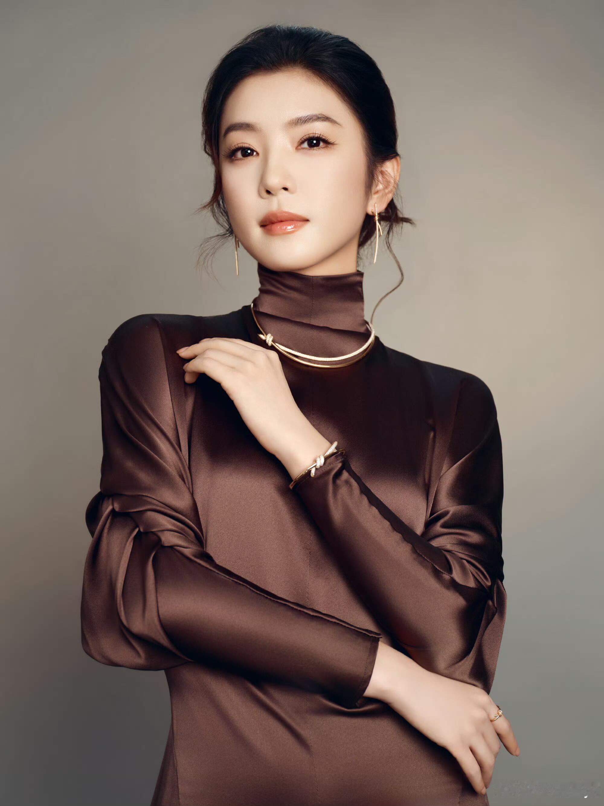 李云霄短发很难不沦陷于李云霄的短发造型！清爽短发适配各种穿搭，上央视、走红毯全都