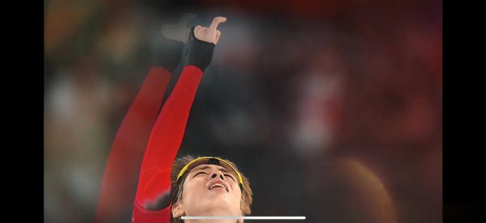 泪目! 刘瀚彬5000米速滑刷新最好成绩, 赛前履行与去世的姥爷约定