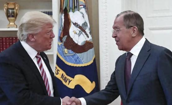 你能想象吗？你花了半辈子，战战兢兢，在克里姆林宫里当间谍，都快摸到权力之巅了。结