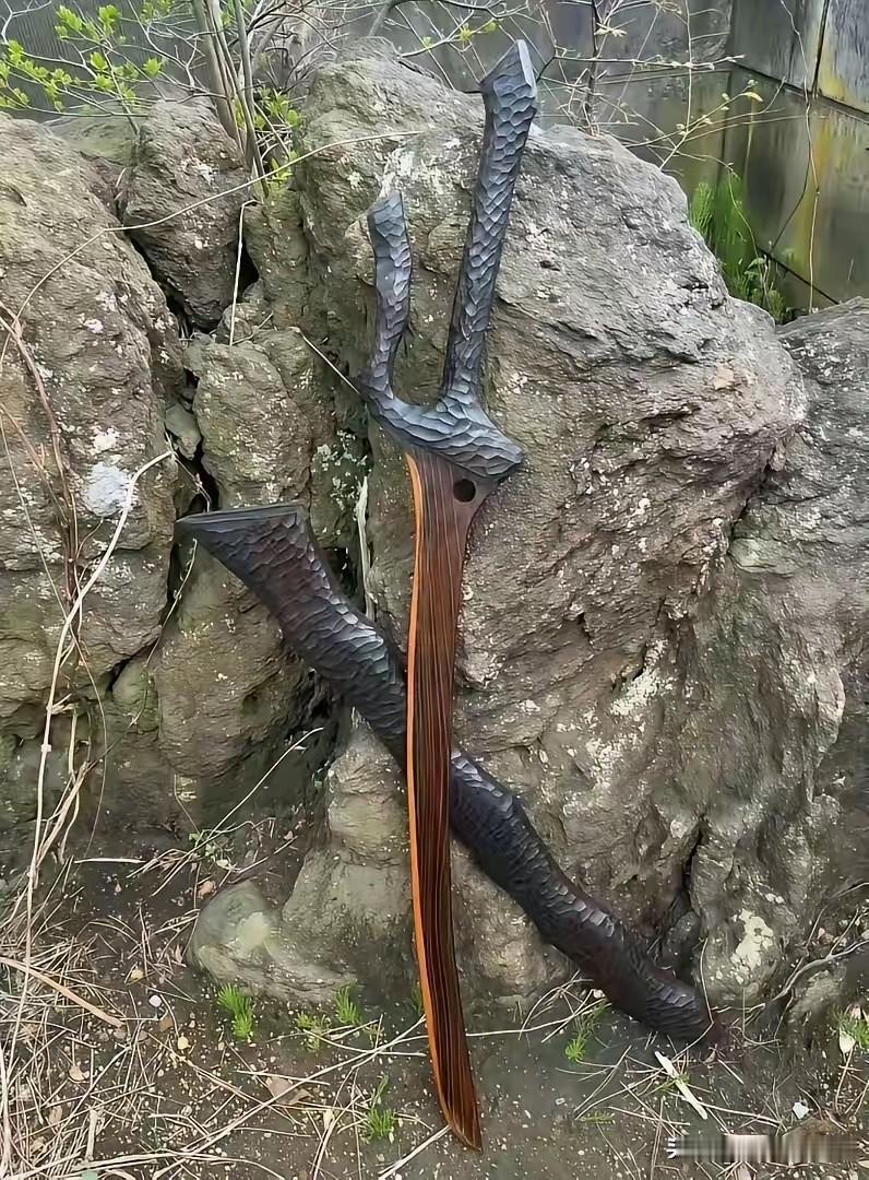 兄弟们我捡到一把🗡️，帮我看看是哪位古人的宝剑啊
