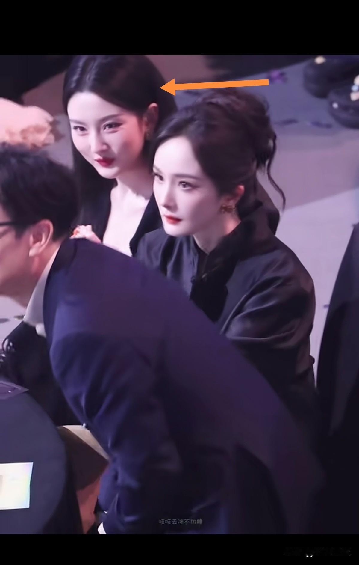 娱乐圈真是美女如云，杨幂已经很美了，坐杨幂于和伟旁边的也堪比西施，她是谁，