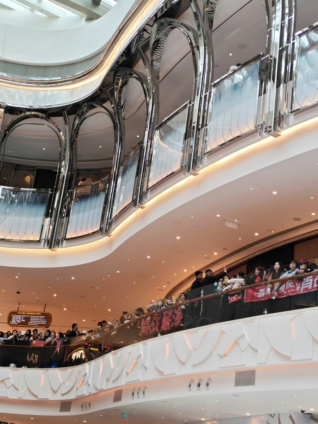 tods干得漂亮除了肖战小飞侠的应援，其余无关人员的物料露头就被工作人员秒了