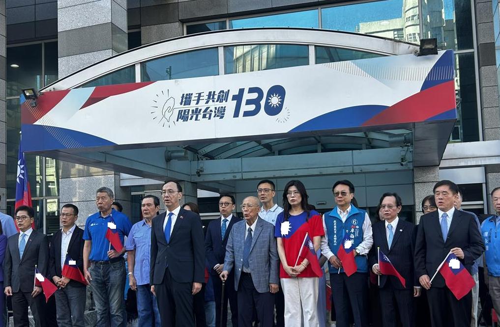 朱立伦拥抱郑丽文表达支持？国民党今(10)日于国民党中央党部前广场举行114