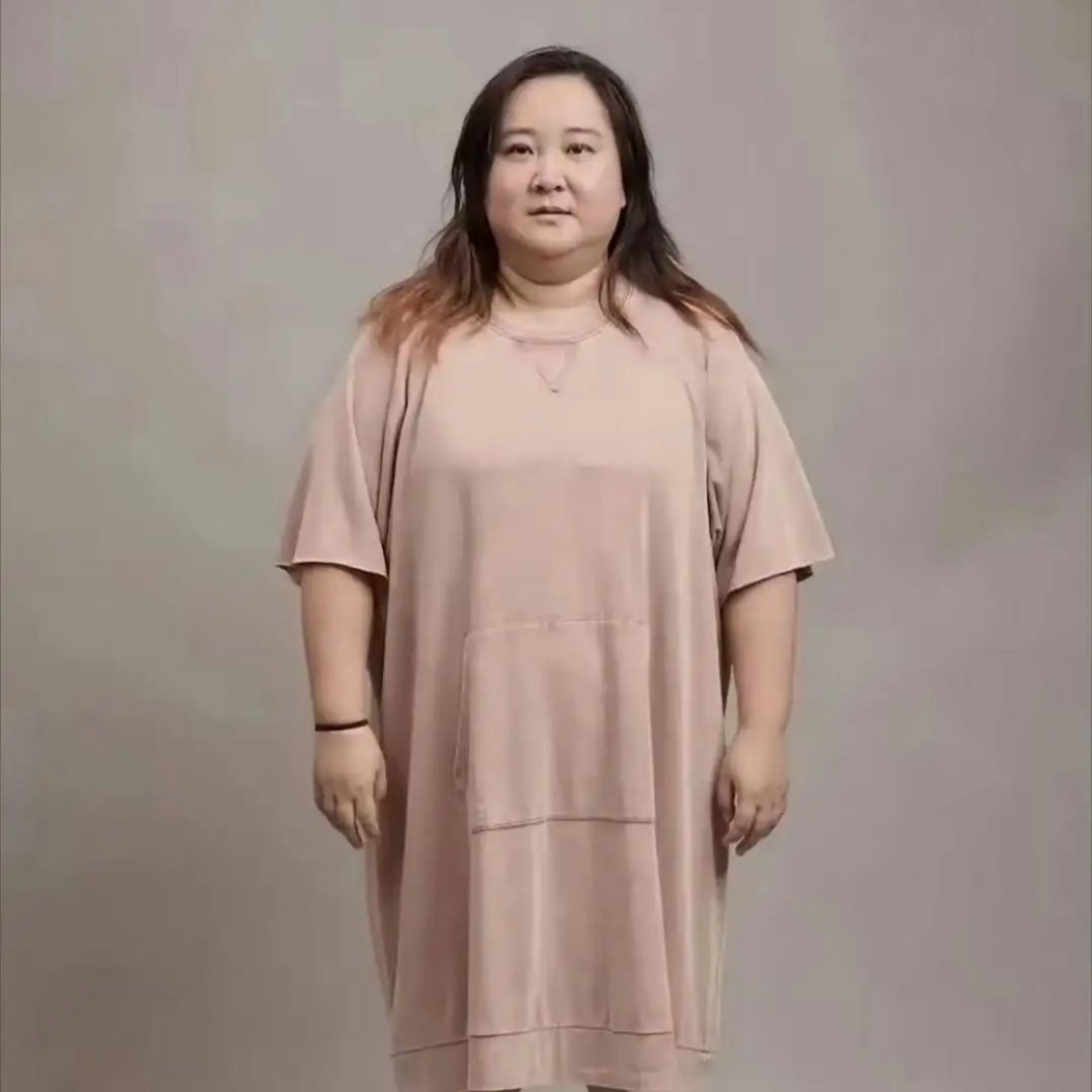 贾玲在米兰购物，现在的她好美，颜值和身材都是一等一的，给人一种女神范！短短一年时