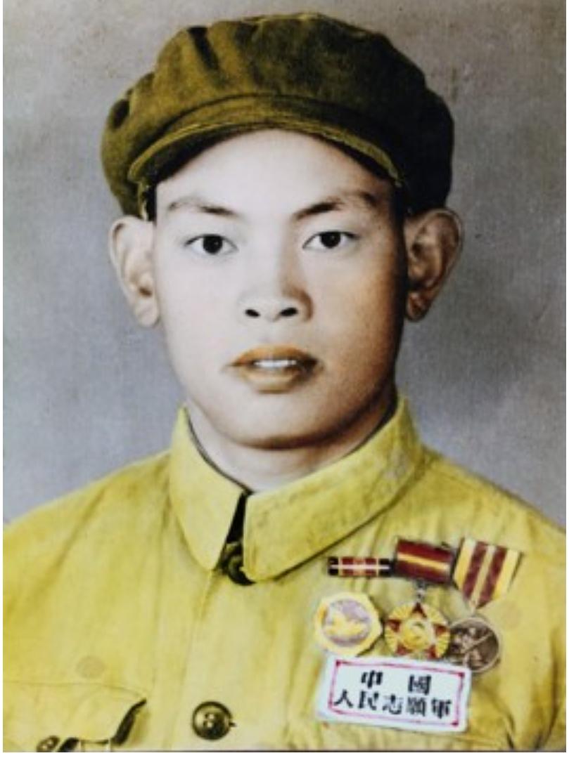 陈秉信，云南省大理州巍山县人，1929年12月18日出生，16岁被国民党抓兵。1
