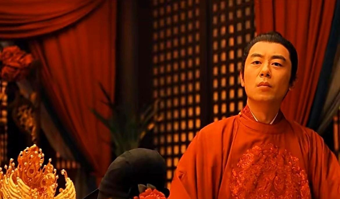 赵匡胤大婚夜，新娘没等来洞房花烛，先递上一纸契约。“第一，你得活着回来。若战