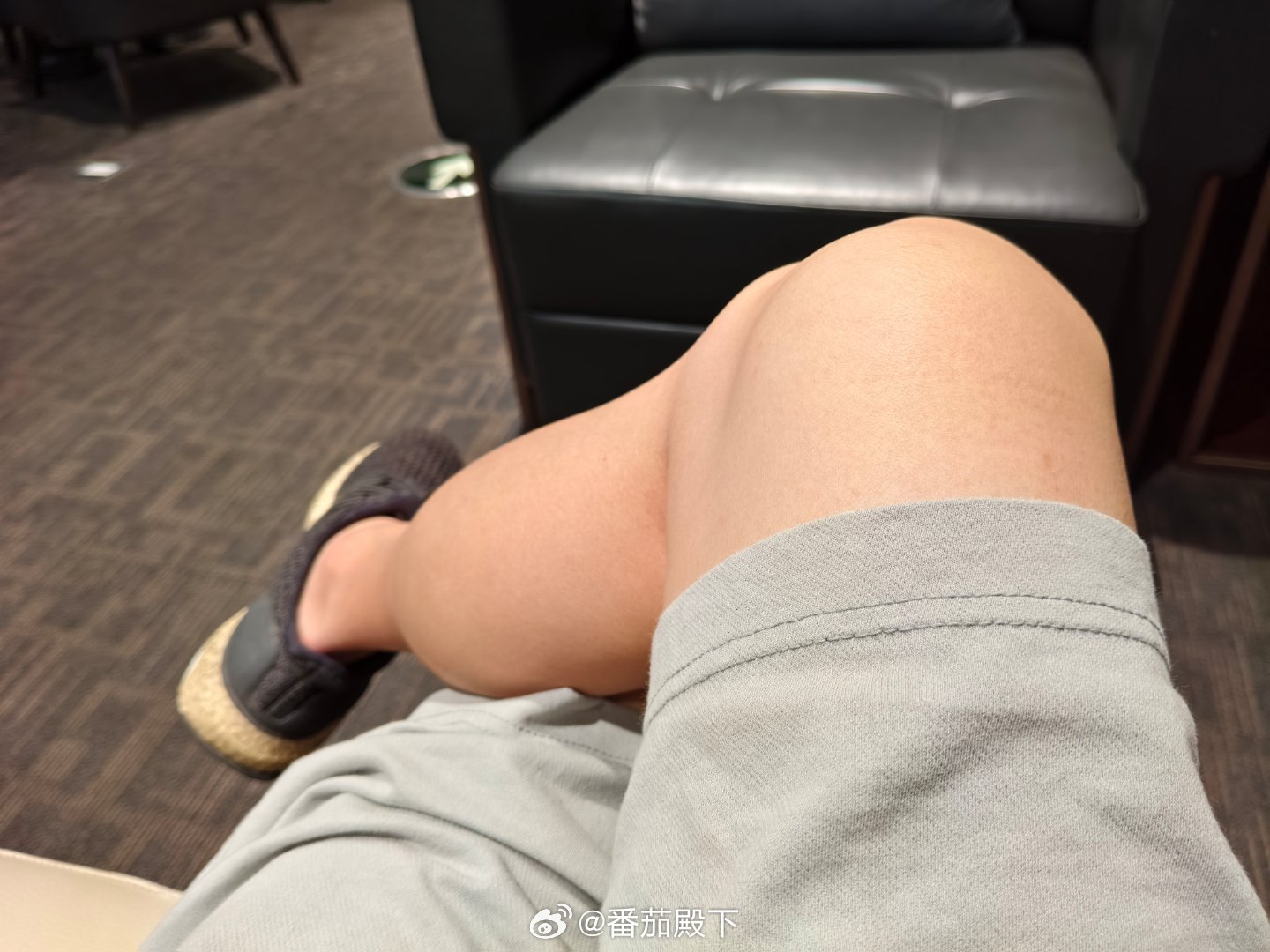 11天要飞9趟……都没空去买衣服鞋子。网购衣服我又不会。[微笑][微笑][微笑]