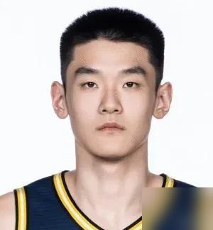 CBA大杀器胡金秋，被个19岁新人连续耍了两次，全没靠身体，就靠脑子。你看他