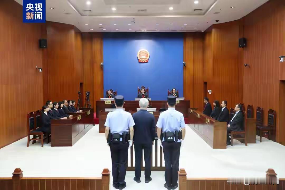 2026年8月20日，许家印一审被判处无期徒刑，真是让人惊掉下巴！许家印作为恒
