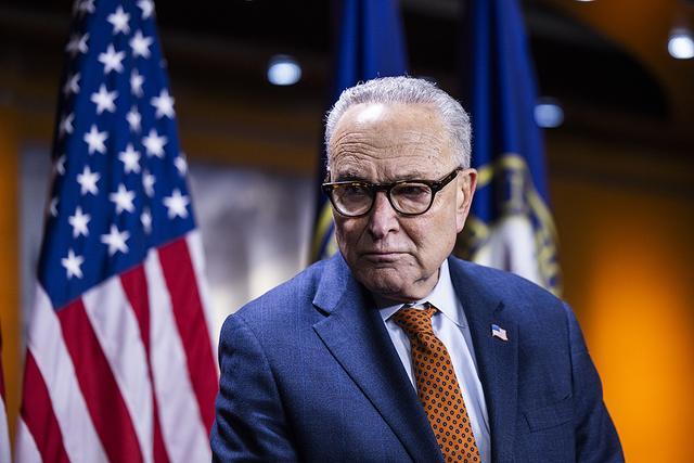 美国这是彻底闹翻天了！跟着以色列一起打仗，结果把自己国内搅得鸡犬不宁，连参议院的