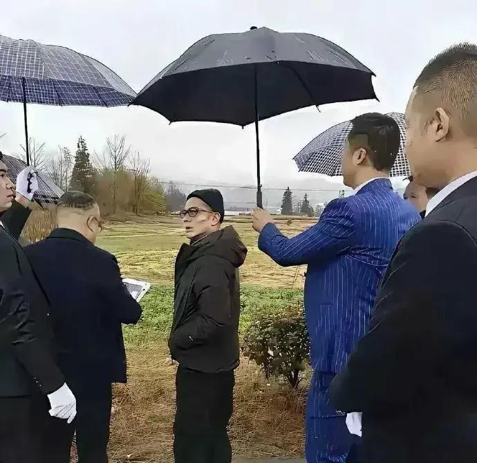 这绝对是郭富城最想删除的一张照片了吧
