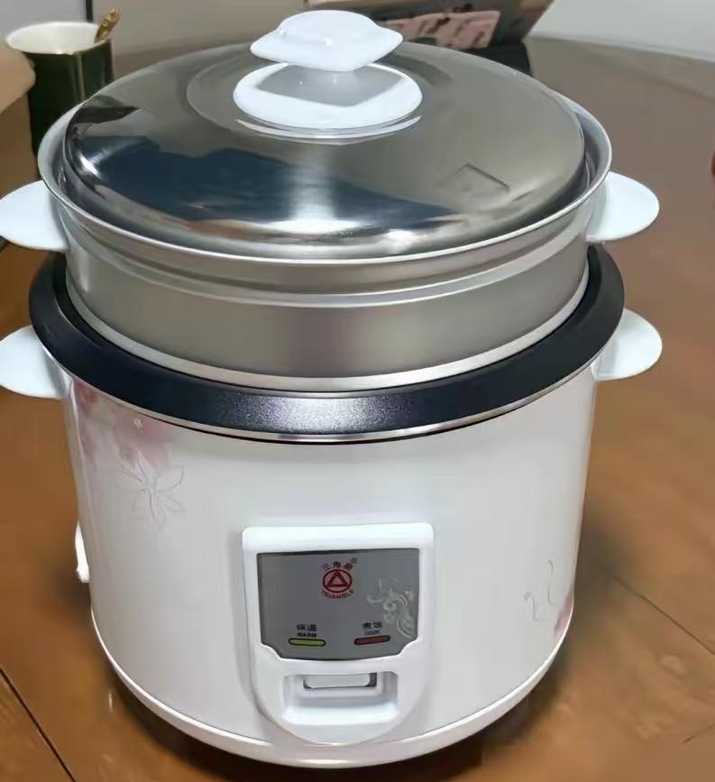 今天把家里500多的美的电饭煲闲置了，买了这个100多的三角电饭锅。现在做饭