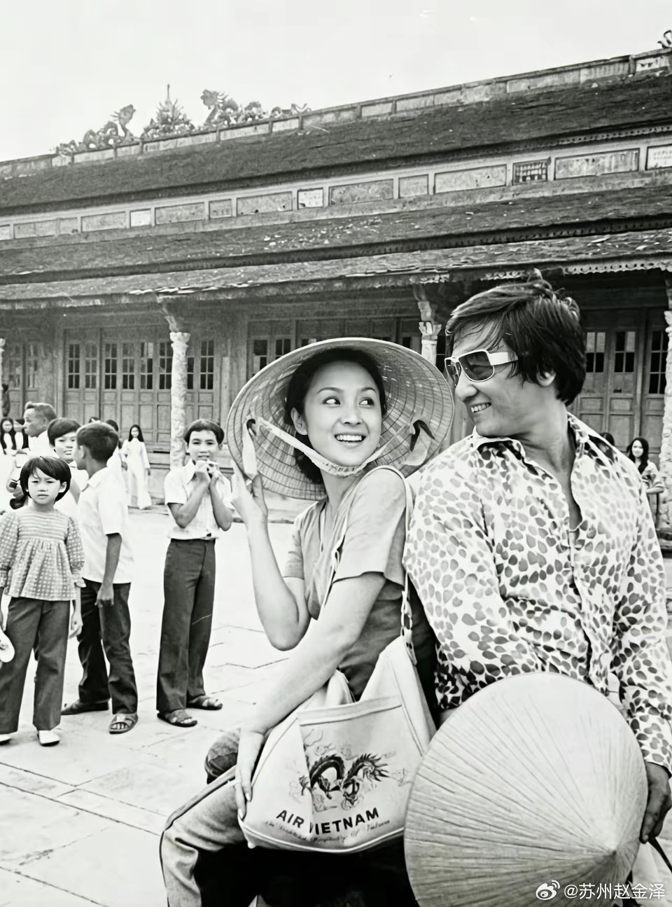 谢贤第一任妻子甄珍听闻谢贤去世，电话接受采访，她说：“他对我那么好，那么照顾我，