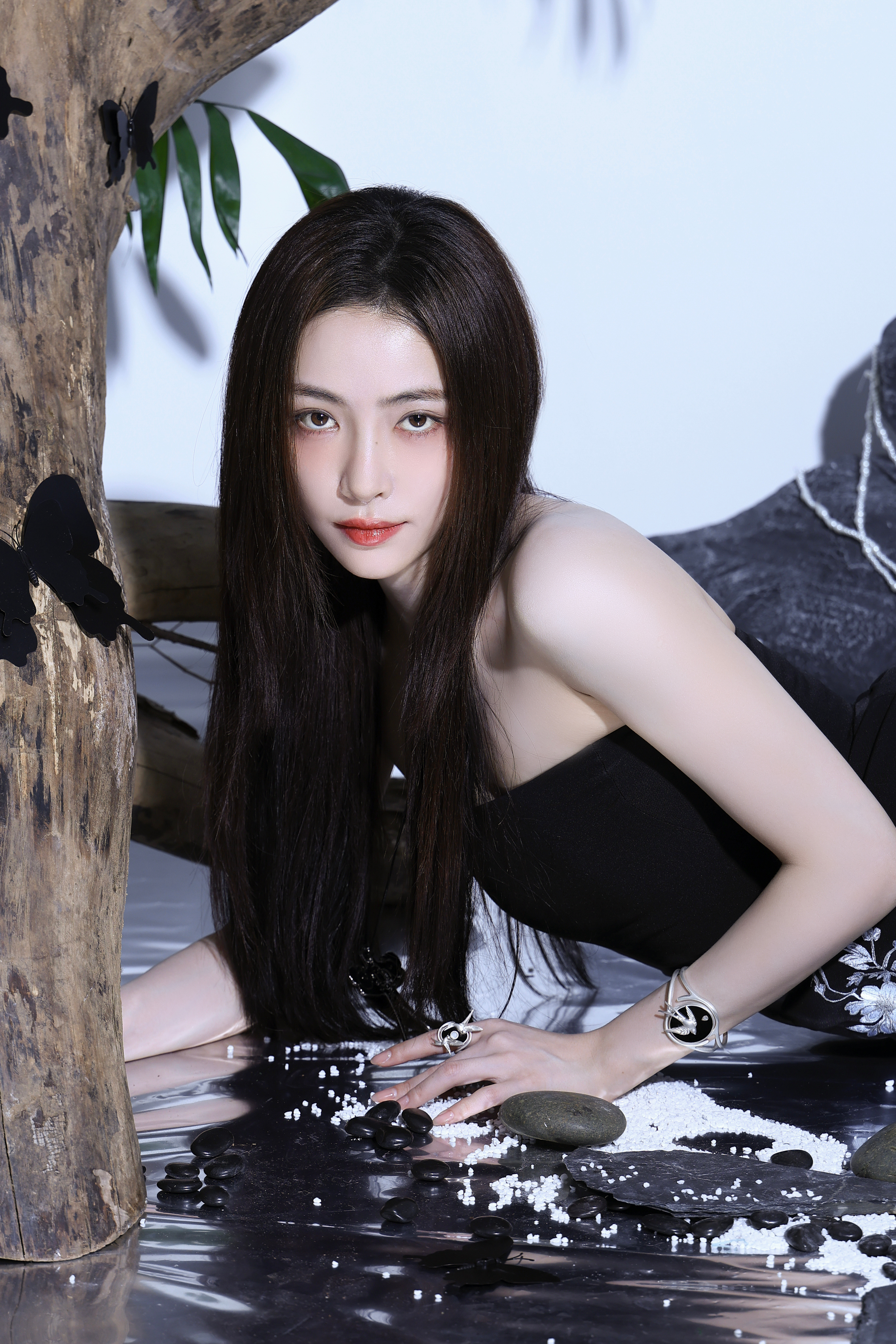 许佳琪🦊hello时装周光影流转，入梦红楼。​​​