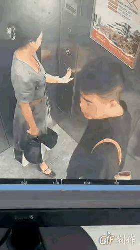 这才是真正的生理性喜欢，在电梯里接吻之前，先看监控一眼，看着监控还是忍不住亲上了