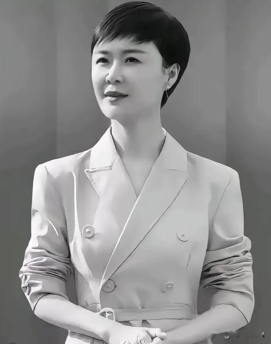 白发人送黑发人，47岁贺娇龙还是走了，​她母亲现在最难过，而她的父亲早就已经