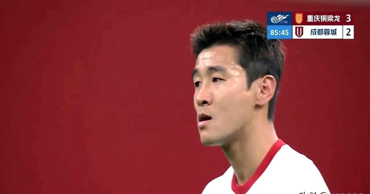 2:0到2:3！成都蓉城12分钟崩盘，脸都快气绿了。中超第3轮川渝德比，现场