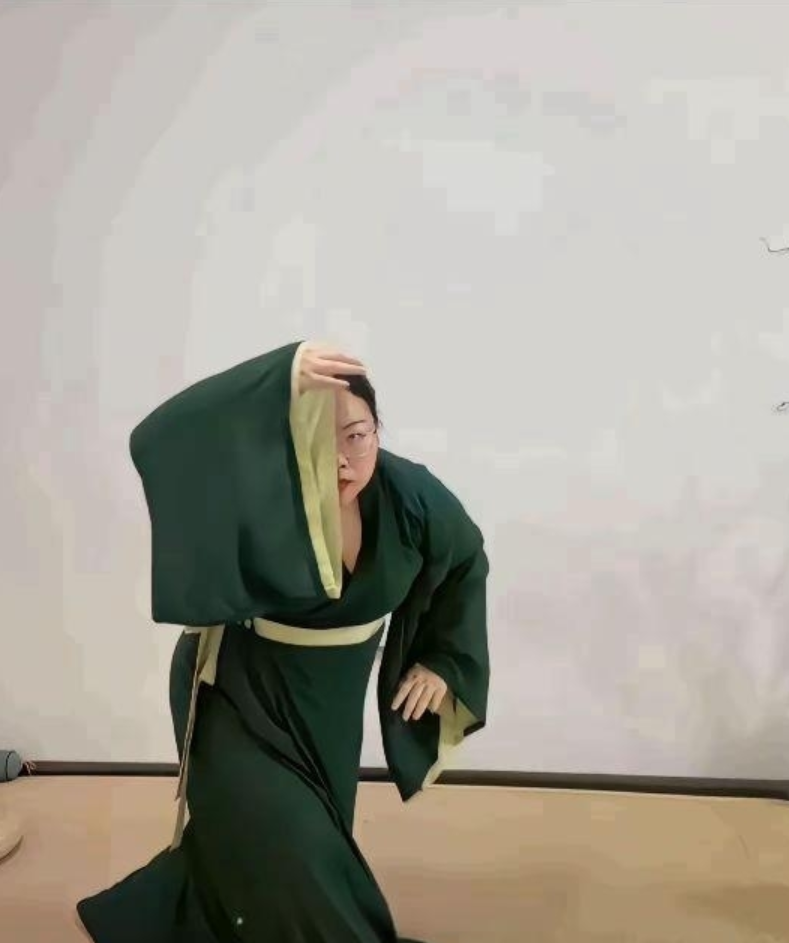 老婆花了三千学的舞蹈。。。