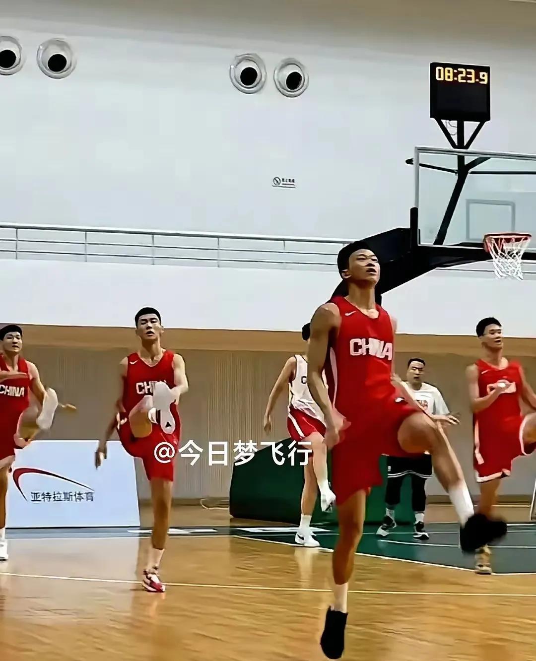 广东宏远终于要告别矮个后卫了。矮个后卫一场能号称体育大省的拼多多搓澡武术杂牌降级