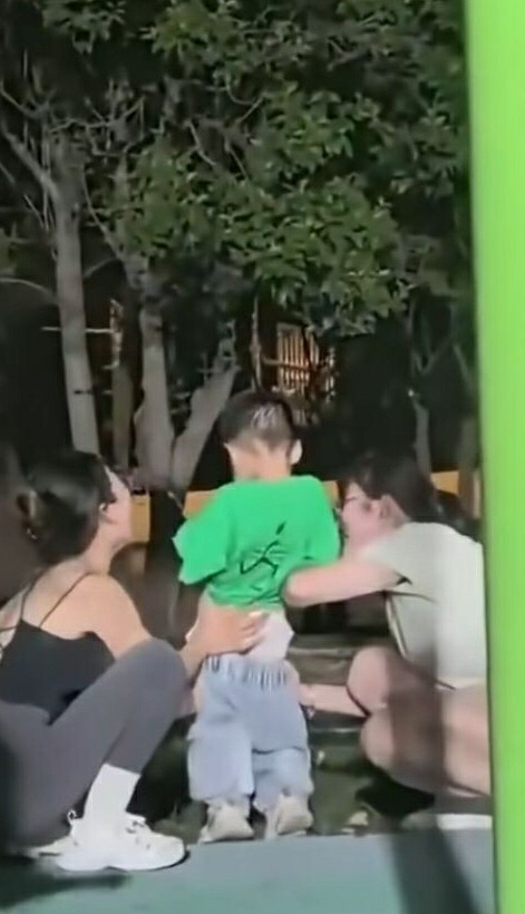 有种冲我来欺负小孩子算什么啊