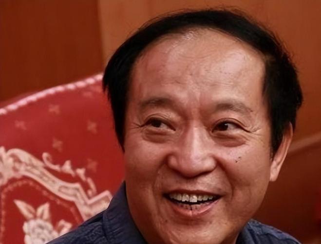 万万没想到，折腾半生、一度倾家荡产的牛群，晚年竟被美国毕业的儿子牛童，用最朴素的