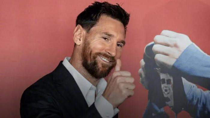 梅西获评巴萨最受爱戴球员，坦言将回归诺坎普在马德里举行的由《每日体育报》主办的