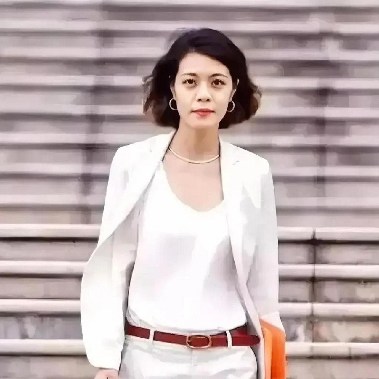 复旦大学陈果曾说，“没有任何一个女人，会在自己喜欢的男人面前表现得很强势。真心动