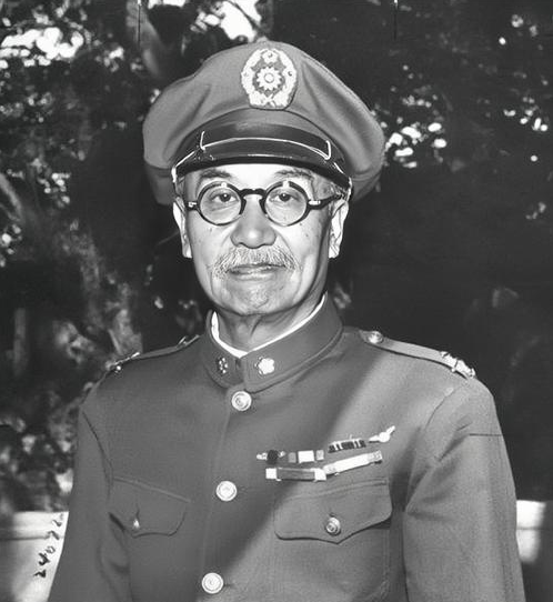 1914年，31岁的阎锡山，娶了14岁的小妾，洞房之夜，阎锡山对小妾说：“你躺下