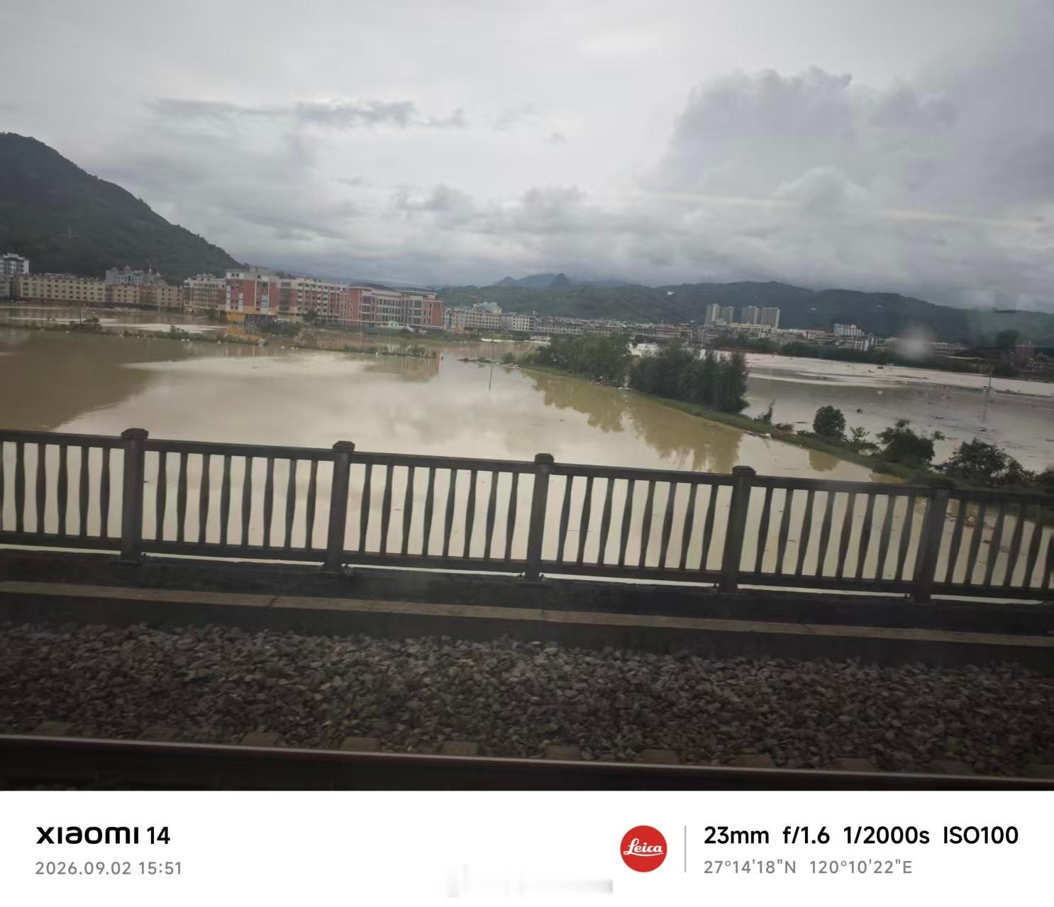 福鼎特大暴雨三停一休我朋友今天从福鼎出发去江西上学，只是要先去赣州或者厦门动车取