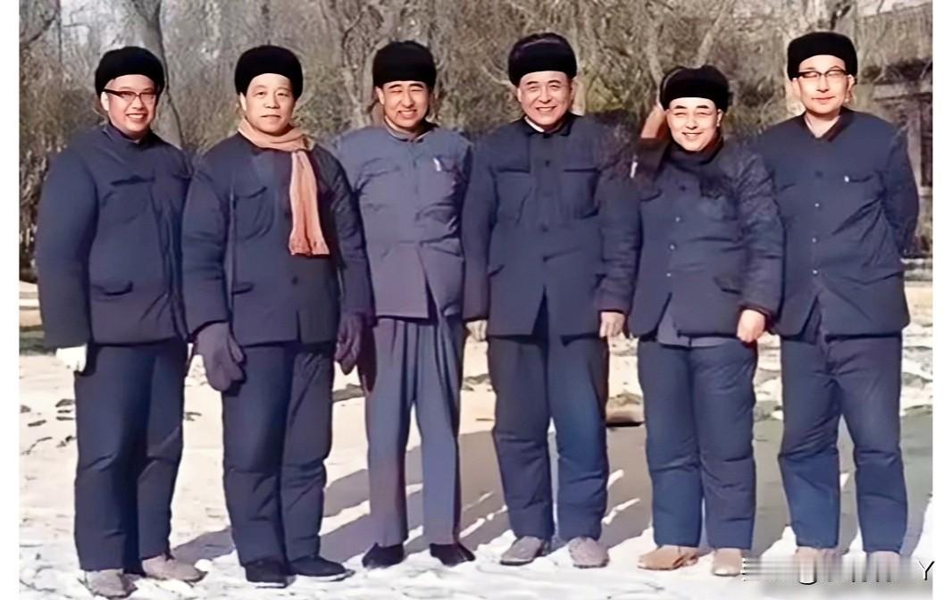 这才是1984年六位国之脊梁在新疆马兰试验基地的真实貌相，这并非演戏，也不是电视