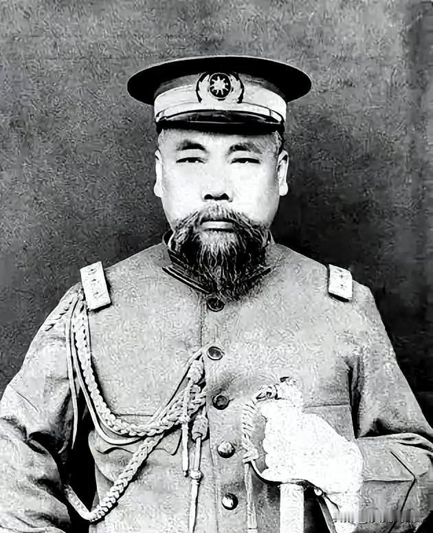 1911年11月3日，江苏巡抚程德全深感清王朝已无可救药，为了避免战争，他剪去发